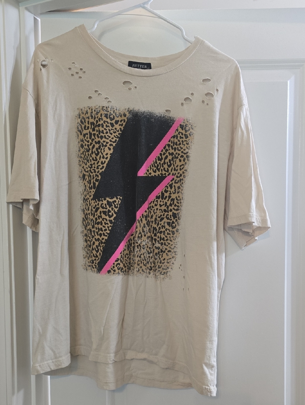Zutter Beige Graphic Tee with Leopard & Pink Lightning